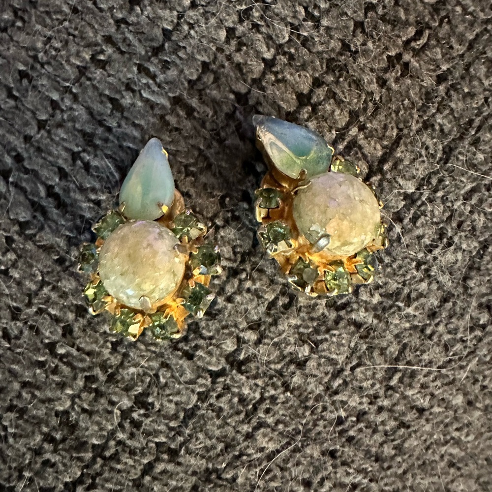 1950 Aurora Borrealis Earrings Green Rhinestones + Confetti Lucite Sparkly